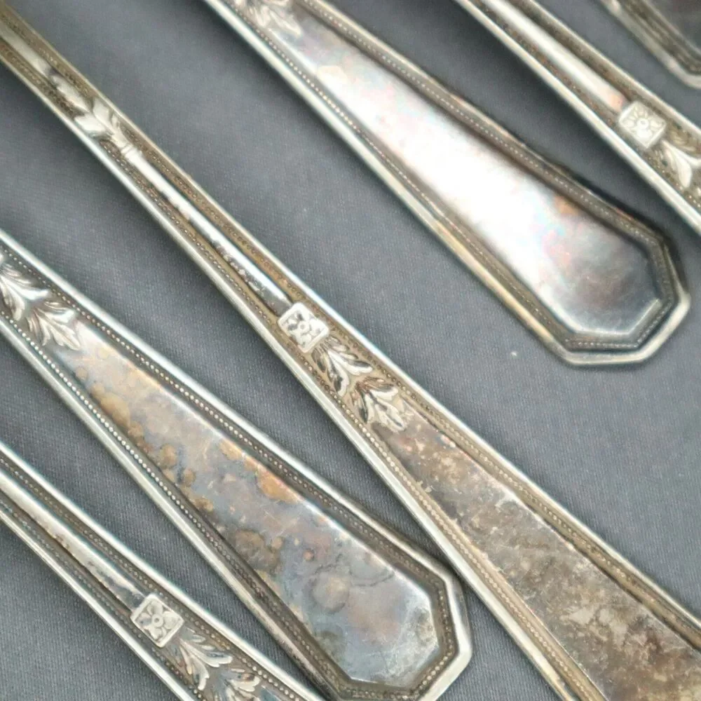 W M Rogers Flatware 12 piece set 4 spoons, 6 forks, butter knife and sugar spoon
